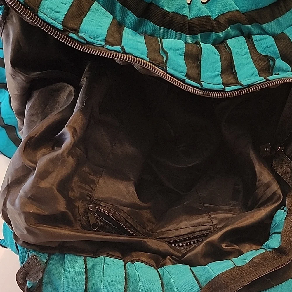 NWOT Fun Weekend/Ruffled Clean Zipper Closure & Another Zip Inside Lightweight